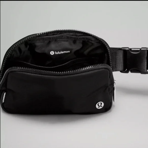 NWT Lululemon Everywhere Belt Bag - Black - Picture 3 of 7